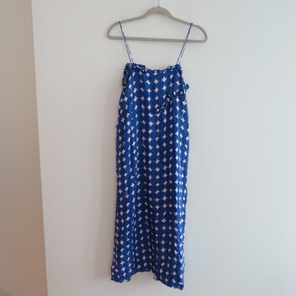 Blue and White Geometric Pattern Dress - Picture 10 of 16